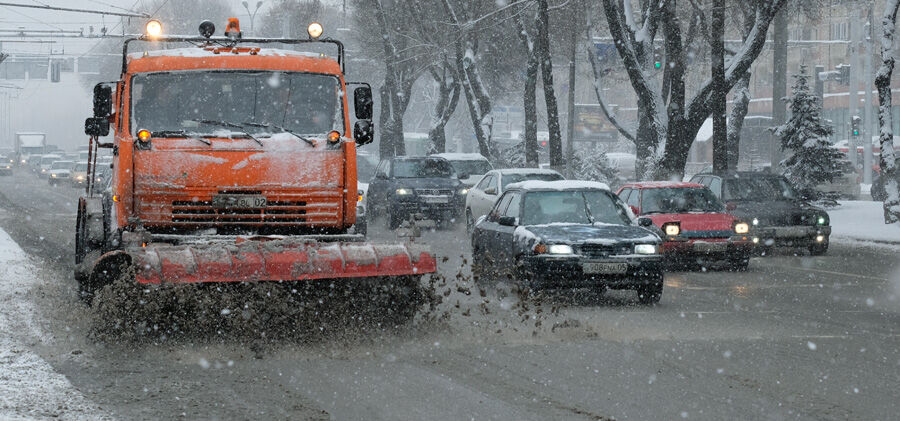 Обильный снегопад обрушился на Алматы – Фото №15