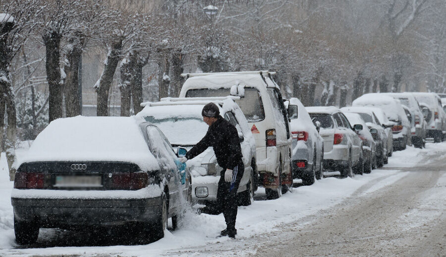 Обильный снегопад обрушился на Алматы – Фото №2