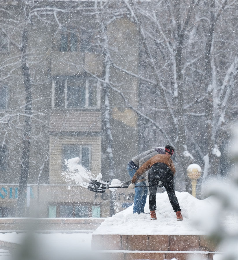 Обильный снегопад обрушился на Алматы – Фото №1