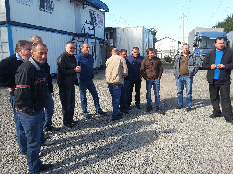 Крайними в таможенном скандале оказались простые водилы-дальнобойщики.