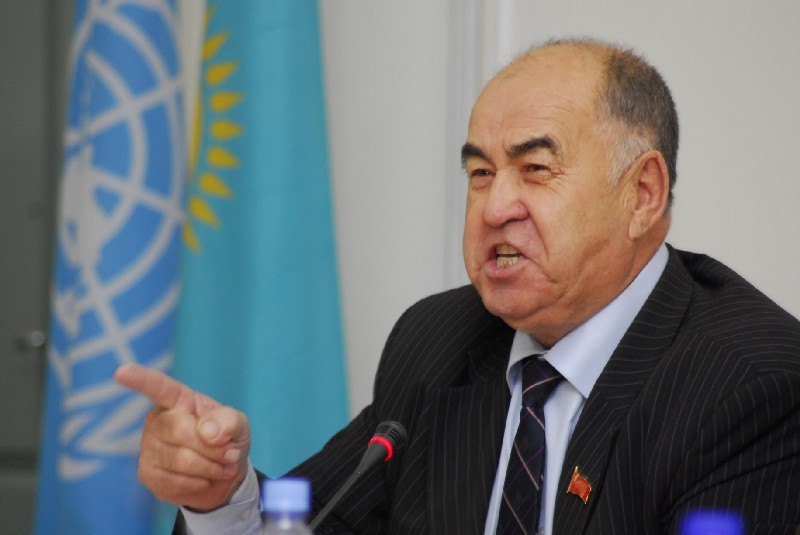 Владислав КОСАРЕВ считает: у парламента недостаточно авторитета и рычагов влияния на исполнительную власть.