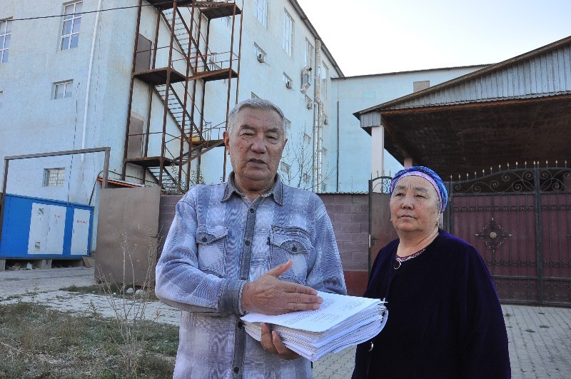 Супруги Касеновы вот уже три года не знают покоя ни днем, ни ночью.