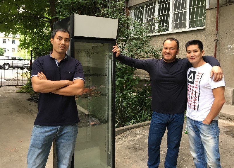 На снимке (слева направо): Алихан Байконуров, Айдар Жуманов и Рамиль Нурмагомедов.