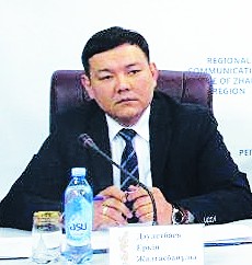 ...а Еркин Даулетбаев выступал на пресс-брифингах.