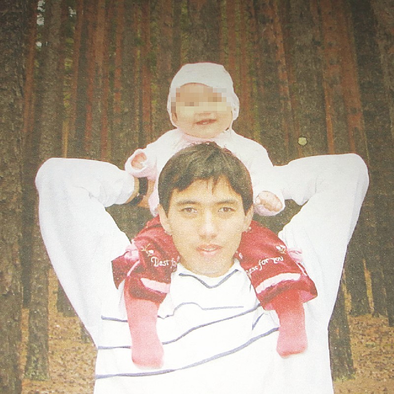 Айдын АЛПЫСБАЕВ с ребенком.