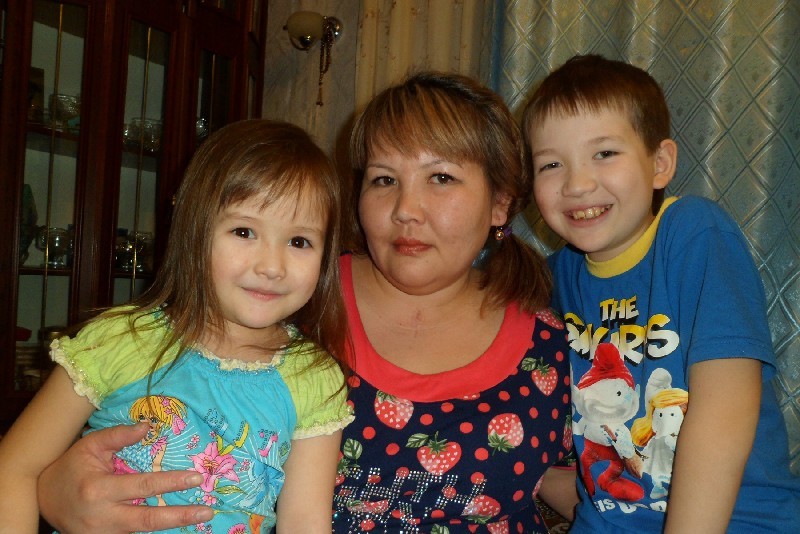 Жадра БАЛАН с детьми.