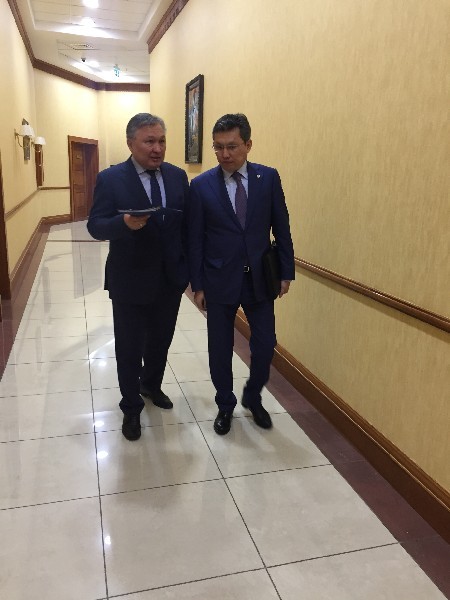 Сторожевые финансов нашей страны - председатель Счетного комитета по контролю за исполнением республиканского бюджета Нурмухамбет АБДИБЕКОВ (слева) и глава Минфина Бахыт СУЛТАНОВ.