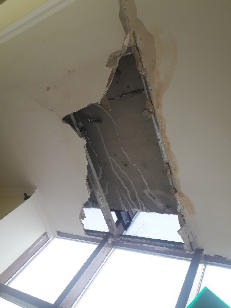 Такова суровая реальность и внутреннего, и внешнего вида элитной новостройки.