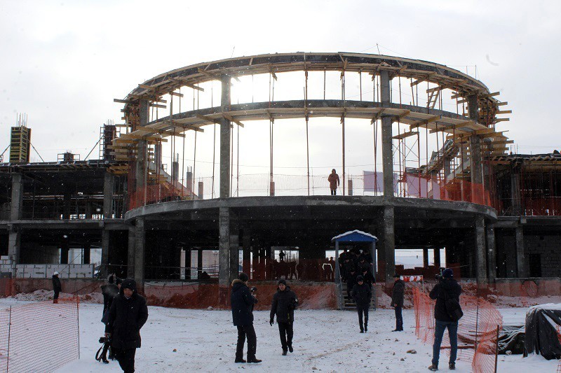 Дворец школьников должны построить за четыре с небольшим месяца.