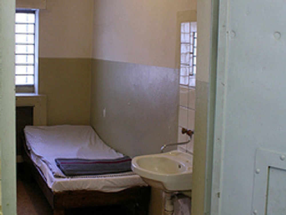 На снимках: в этих застенках провел свои последние дни Рахат АЛИЕВ...