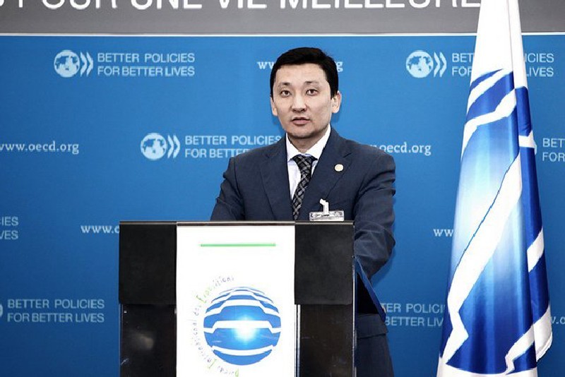 Канат СУЛТАНБЕКОВ.