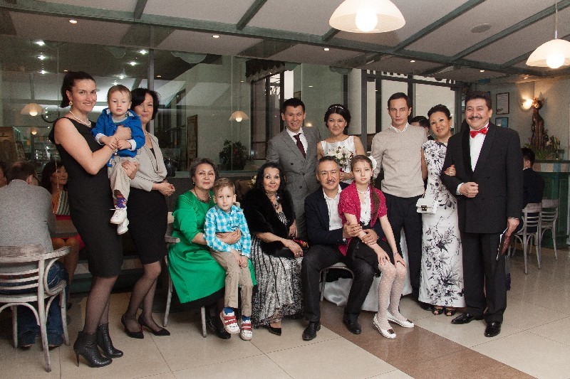 Семья Мусреповых на свадьбе Мади и Динары.