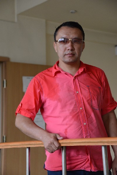 Айбата КУАНЫШБАЕВА, пришедшего вчера в редакцию, невзирая на проливной дождь, уже ничто не может остановить в поисках справедливости.