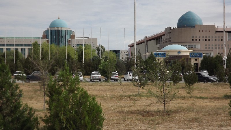 Въездная арка и казахско-турецкий университет - визитные карточки сегодняшнего Туркестана.