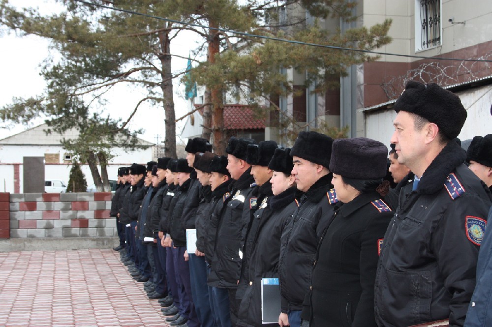 На снимках: на поиски пропавшей девушки был поднят весь личный состав нескольких районов Алматинской области.