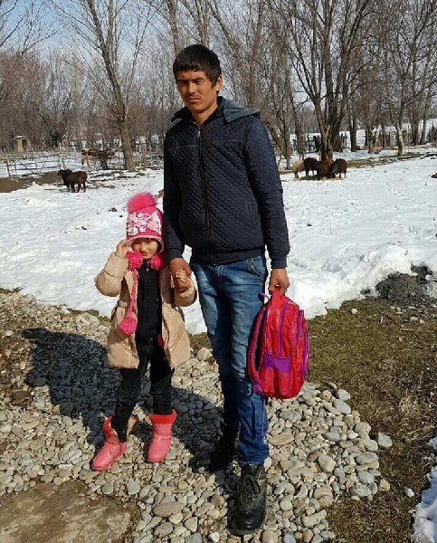 Нуржан МАМАДАЛИЕВ с дочерью Несипкуль.