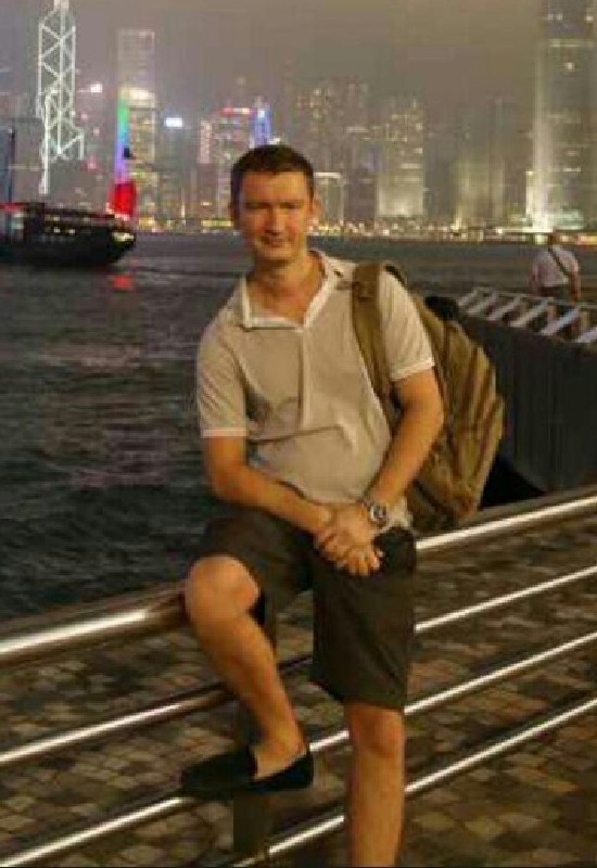 Тот же рейс КС 929 принес Олегу Овчарову серьезное испытание - он оказался в Китае, не имел с собой и ста долларов!