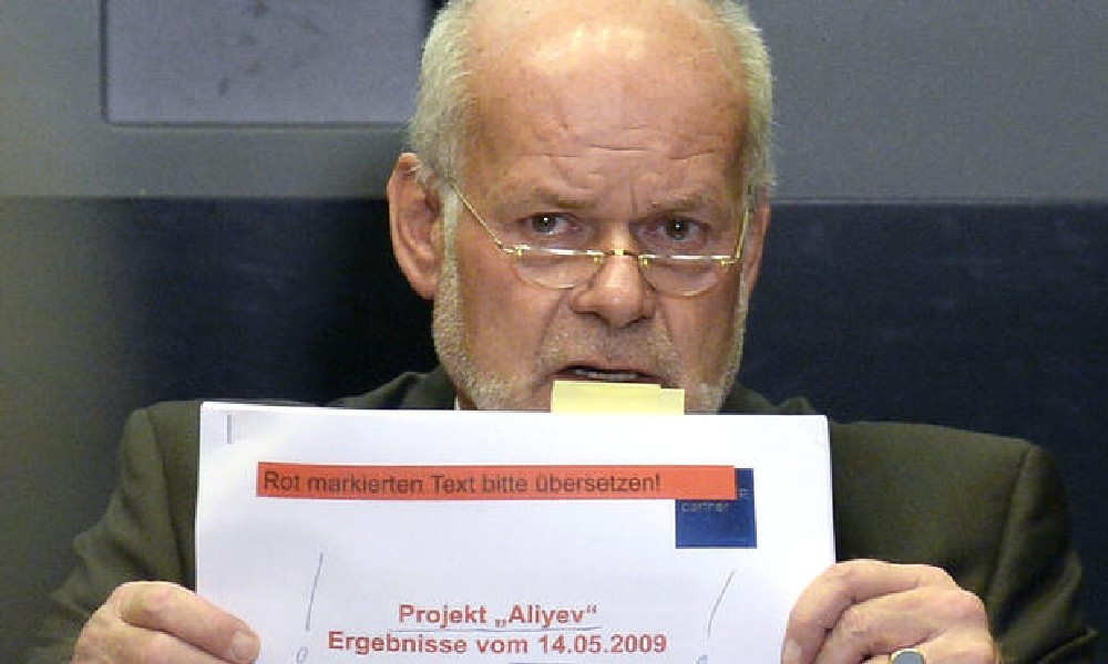 Манфред АЙНЕДТЕР на пресс-конференции.