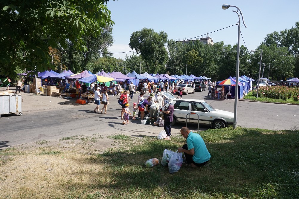 Сельскохозяйственная ярмарка в Ауэзовском районе.