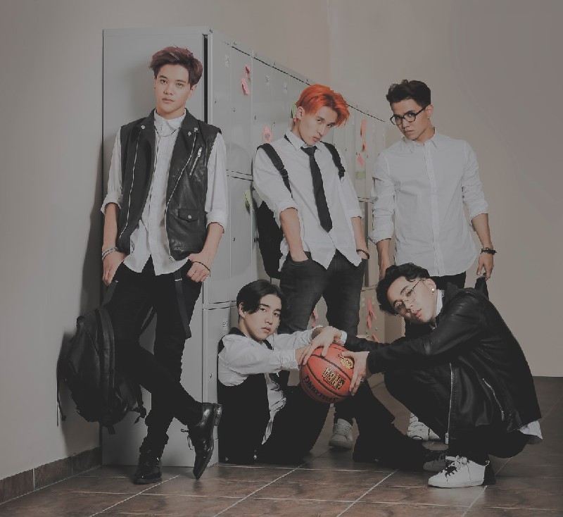 Несмотря на нападки, участники группы NINETY ONE не намерены отменять концерт.