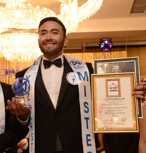 Победитель конкурса Зафар СУЛЕЙМЕНОВ.