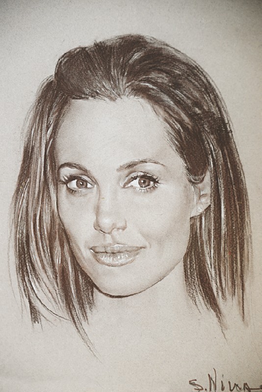 “Анджелина Джоли”.