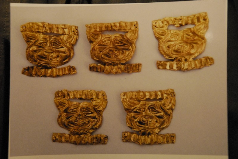 Детали костюма найденного в Иссыке воина.