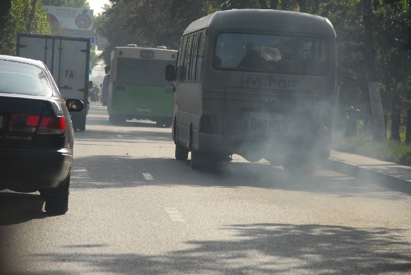 В Алматы автобусы чадят, а в Астане - культурно перевозят.