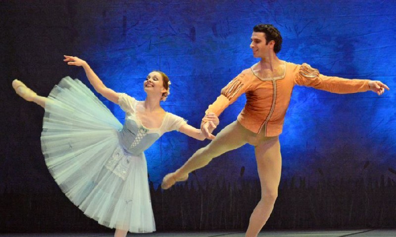 Джошуа ХОФФАЛЬТ и Евгения ОБРАЗЦОВА.