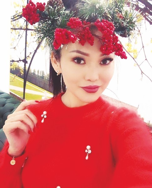 Ерке ЕСМАХАН.