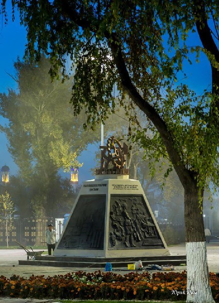 Памятник труженикам тыла.