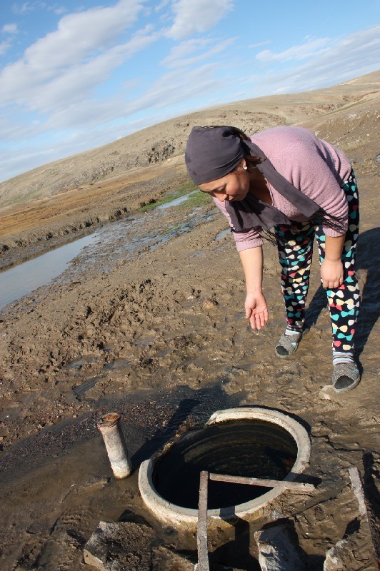 Каламкас из этого ключа набирает воду, а в нем - зоопарк.