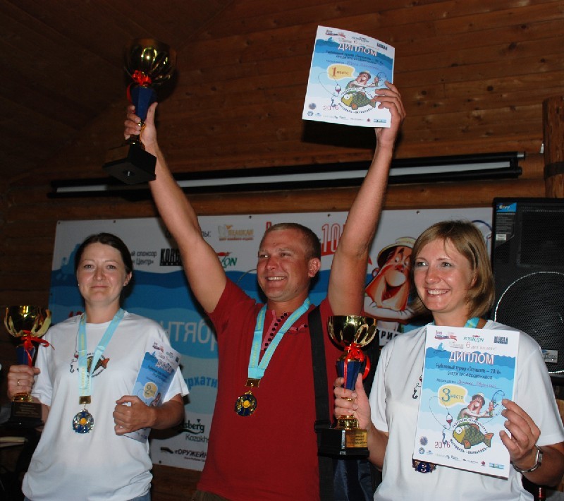 Ирина МАНИЛЮК (слева), Юрий КЛИМЕНКО и Светлана ДВОРЕЦКАЯ.