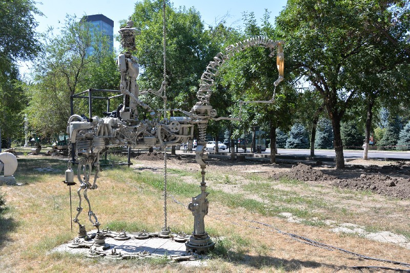 Может, Дон Кихот Руслана Аканаева сразится с ветряными мельницами, уносящими заборы?..