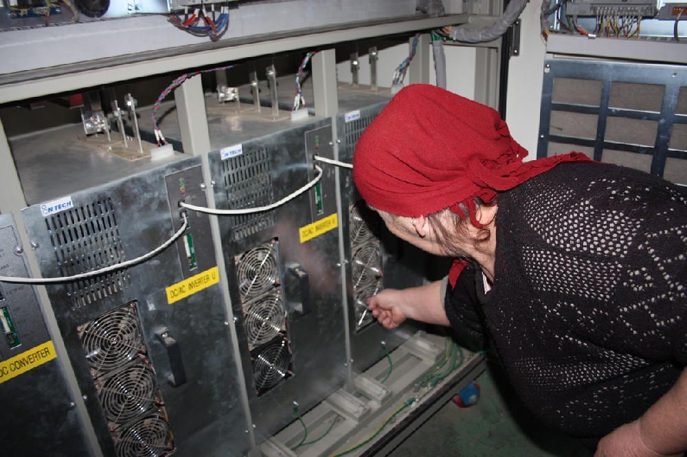 Машпад ХУНЧИЕВА показывает сгоревший вентилятор.