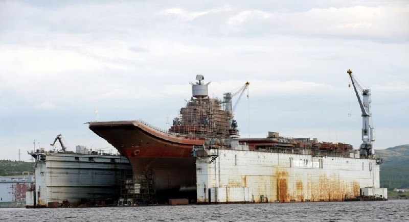 Авианесущий крейсер “Адмирал Кузнецов” перед инцидентом с плавучим доком.