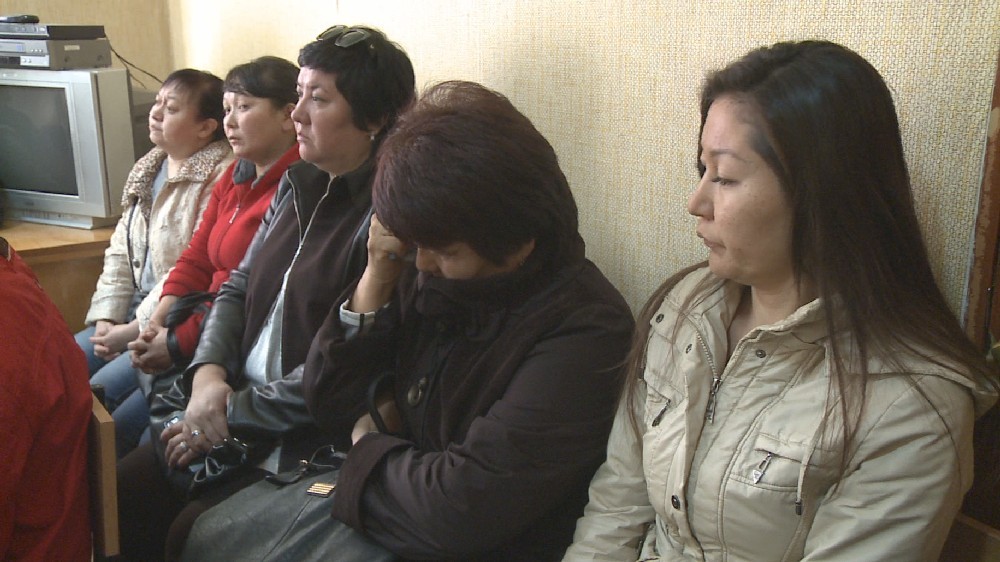 Потерпевшие от мошенниц.