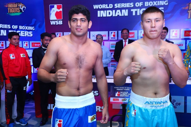 Абилхаир ТУРЛАНБЕК (справа) в Индии проиграл.