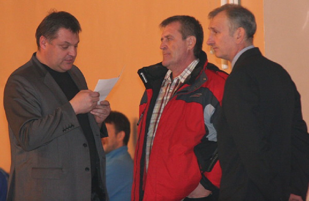 Игорь ТИХОНЕНКО (слева) и Александр ШЕСТЕРНЕВ (справа) отделались легким испугом - реальный срок им заменили на условный.