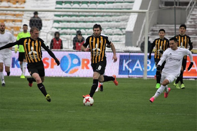 Футболисты “Астаны” после 70 минут игры уже не поспевали за юркими кайратовцами.