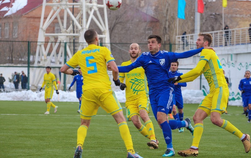 Форма с тремя полосками, описание которой содержится в спецификации, уже вовсю “обыгрывается” талдыкорганцами.