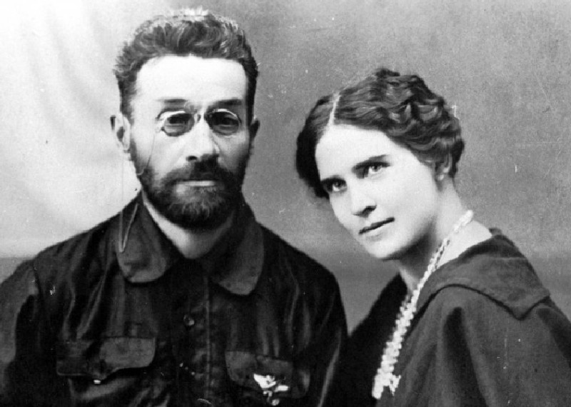 Андрей Зенков с женой Анной во Фрунзе. 1925 год.