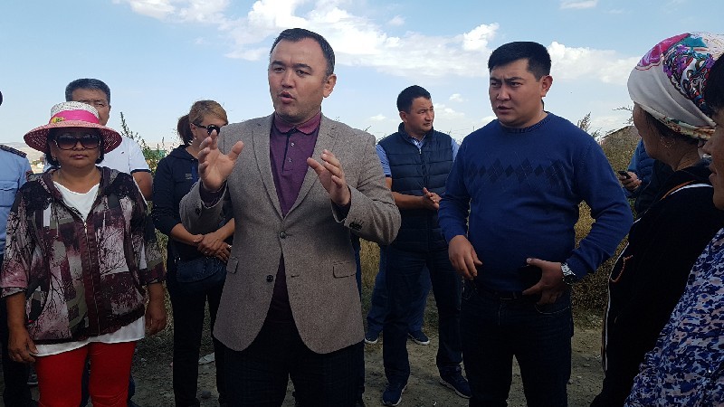 ...но местные власти по-прежнему обещают.