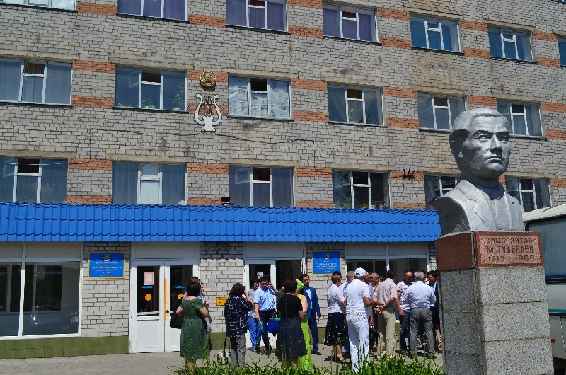 Педколлектив музучилища не хочет расставаться с родными пенатами.