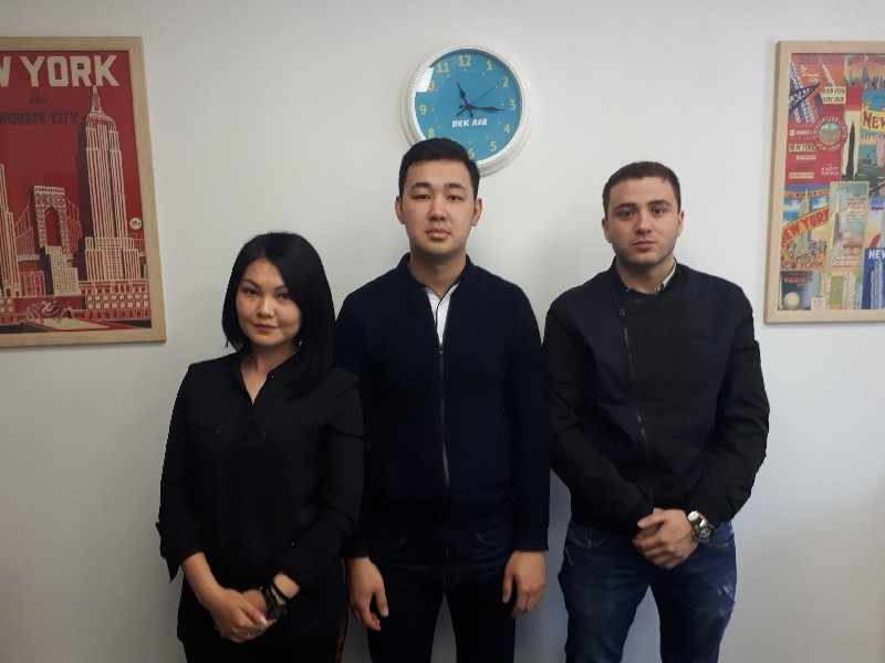 Нургуль ОРЫНБАЕВА, Камиль КАСЫМОВ, Самер ДАХЕР (слева направо): молчать не будем!