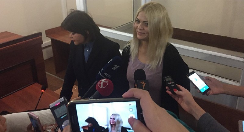 Теперь СЛЕКИШИНА и ее адвокат Айман Умарова (слева) намерены добиваться возмещения морального вреда.