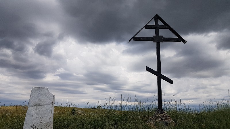 Поклонный крест на окраине Капала.