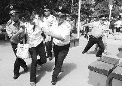 Под ручку с полицией