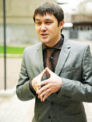 Адиль ЖАМБАКИЕВ, директор Государственного уйгурского театра: Хватит крутиться вокруг лагмана!