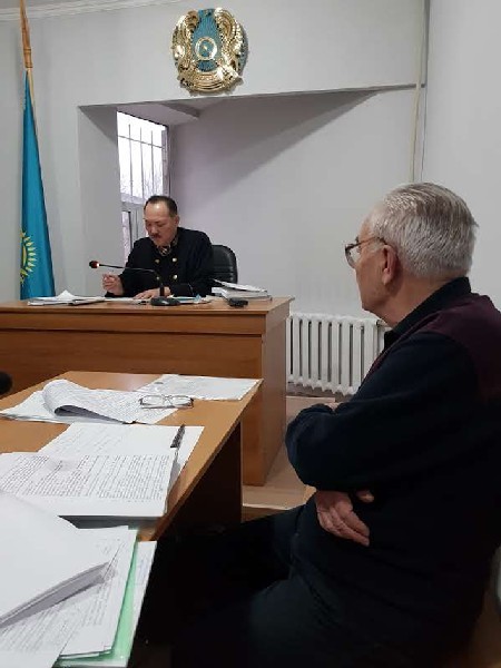 Судья Жумагул Шуженов разбирается в нюансах этого громкого дела.